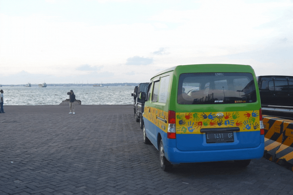 🚌 WIJABA Mara W. Breech Flores Mobile Library Arrives!